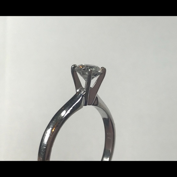 14kt white gold solitaire & Enhancer ring set - Picture 4 of 8